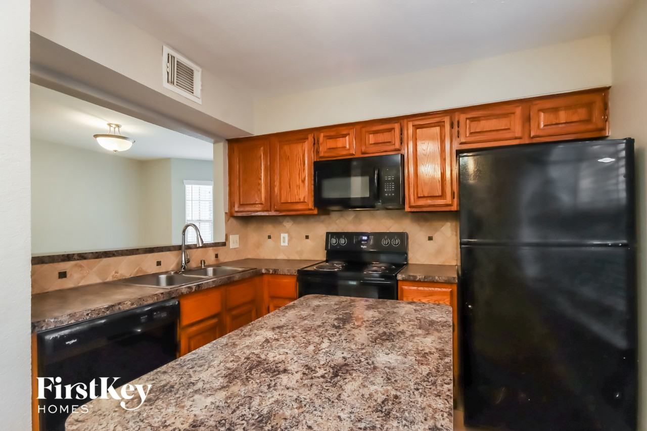 3210 Lake Stream Dr - Photo 6 of 15