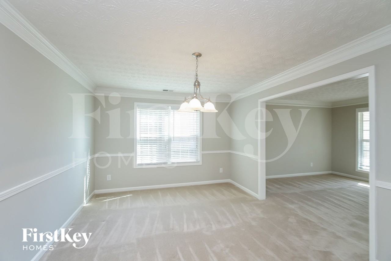 304 Hickory Creek Ln - Photo 3 of 15