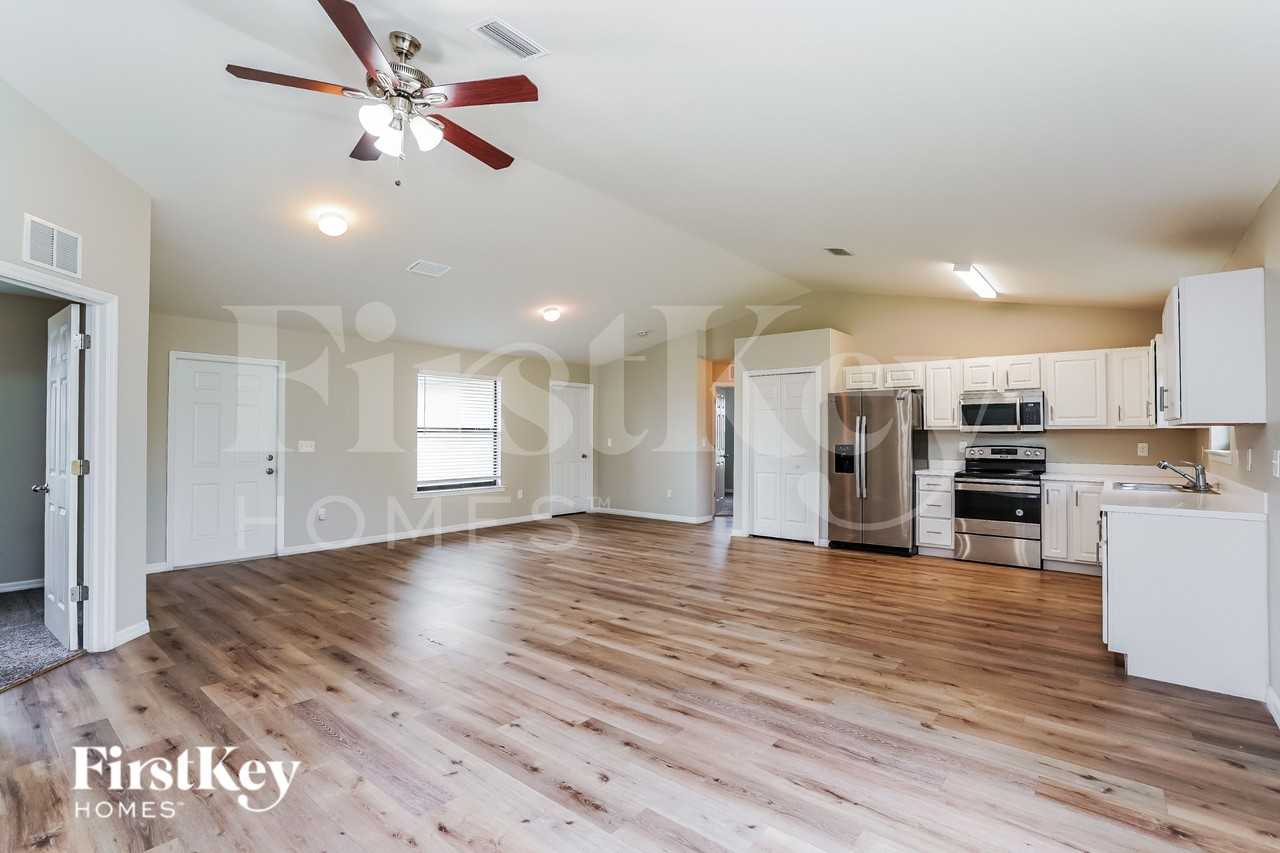 3003 Hazel Ave S - Photo 3 of 16