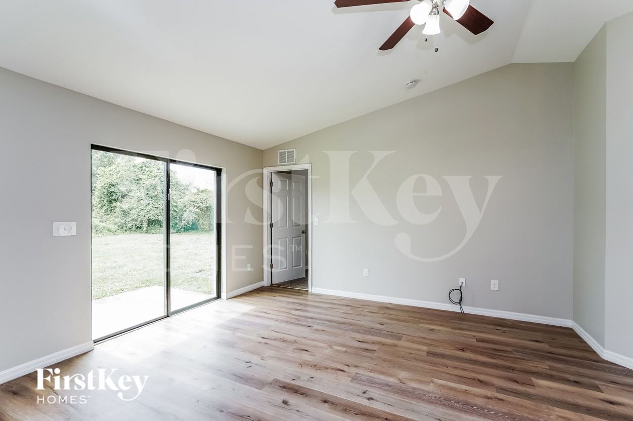 3003 Hazel Ave S - Photo 4 of 16