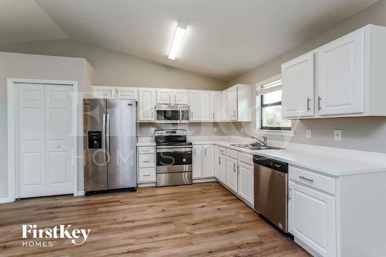 3003 Hazel Ave S - Photo 5 of 16