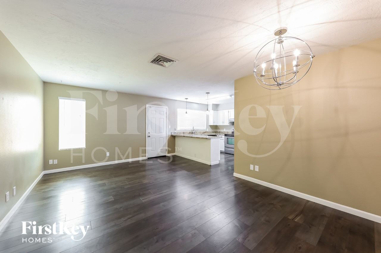 2915 W Danbury Dr - Photo 4 of 16