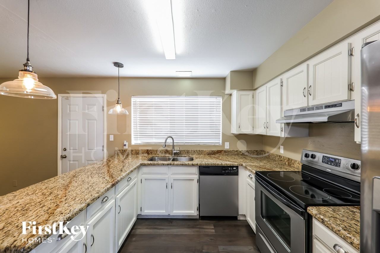 2915 W Danbury Dr - Photo 7 of 16