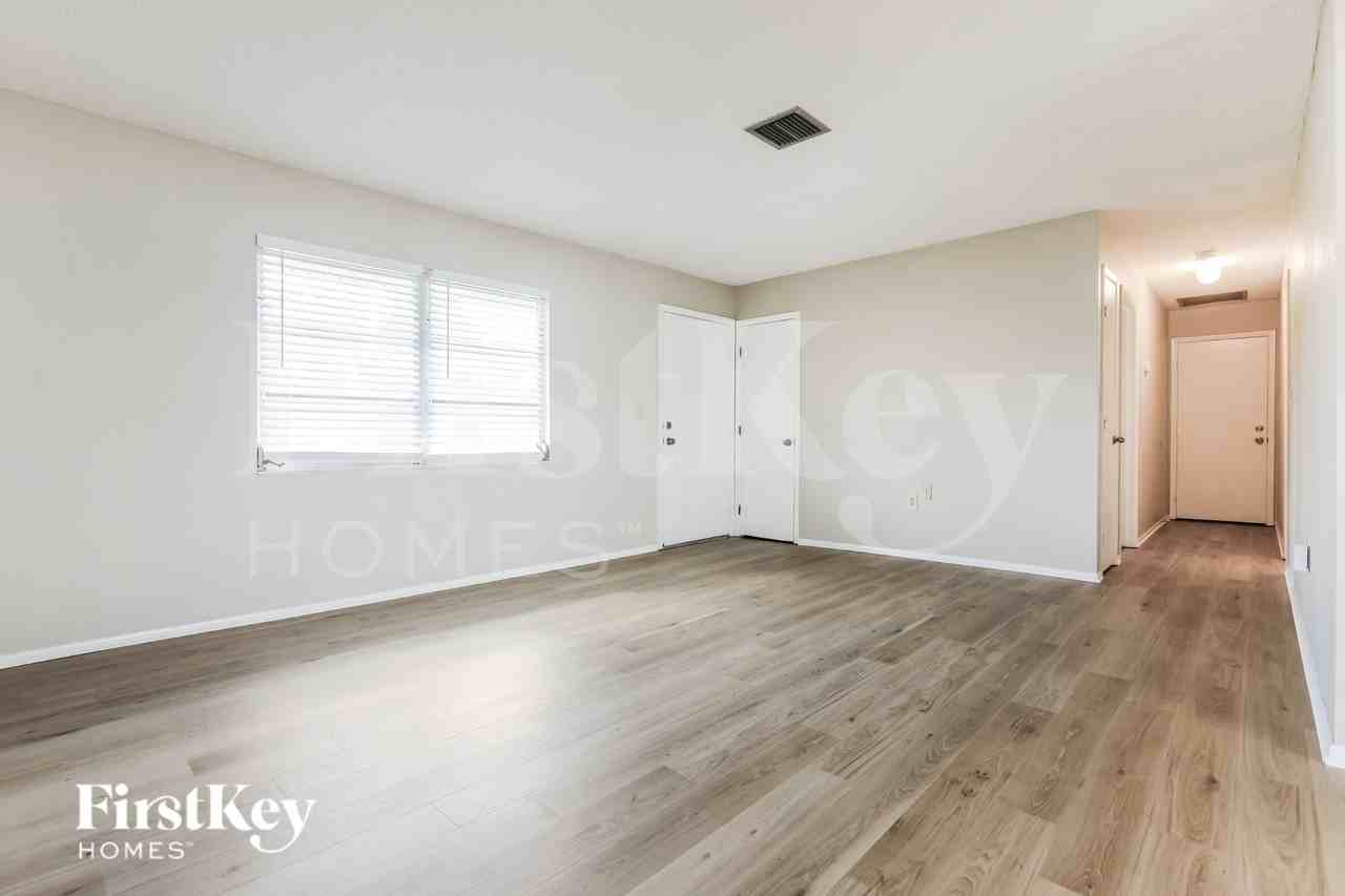 21460 Bancroft Ave - Photo 3 of 15
