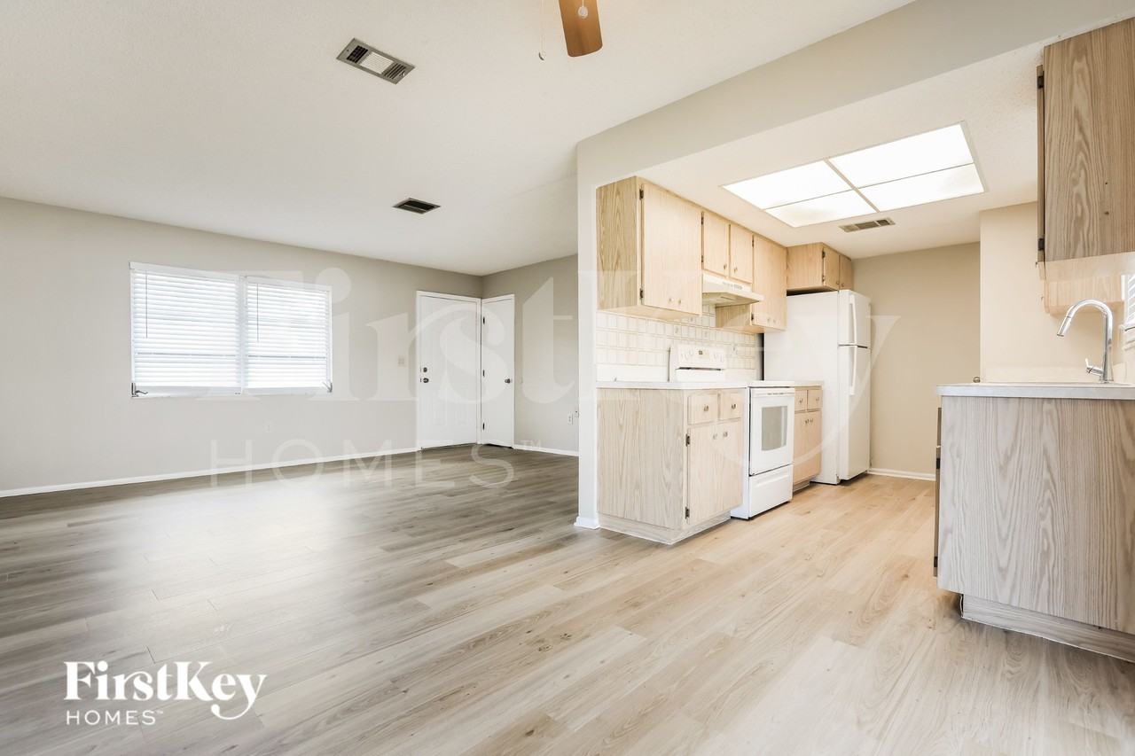 21460 Bancroft Ave - Photo 4 of 15