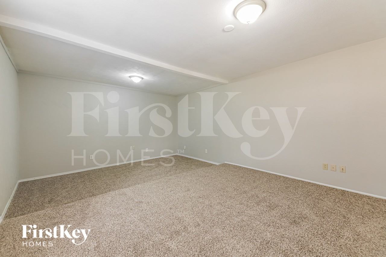 2029 Willow Ln - Photo 5 of 19
