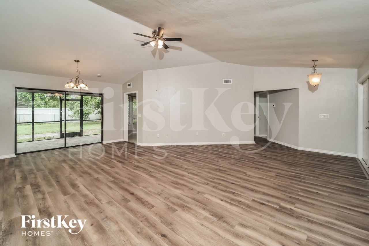 134 Se 1st Ave - Photo 5 of 19