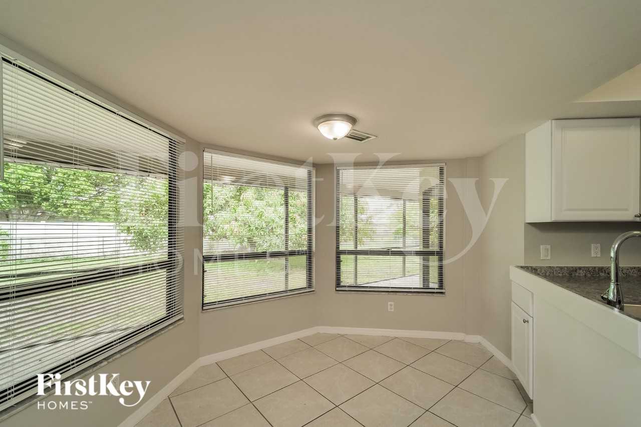 134 Se 1st Ave - Photo 6 of 19