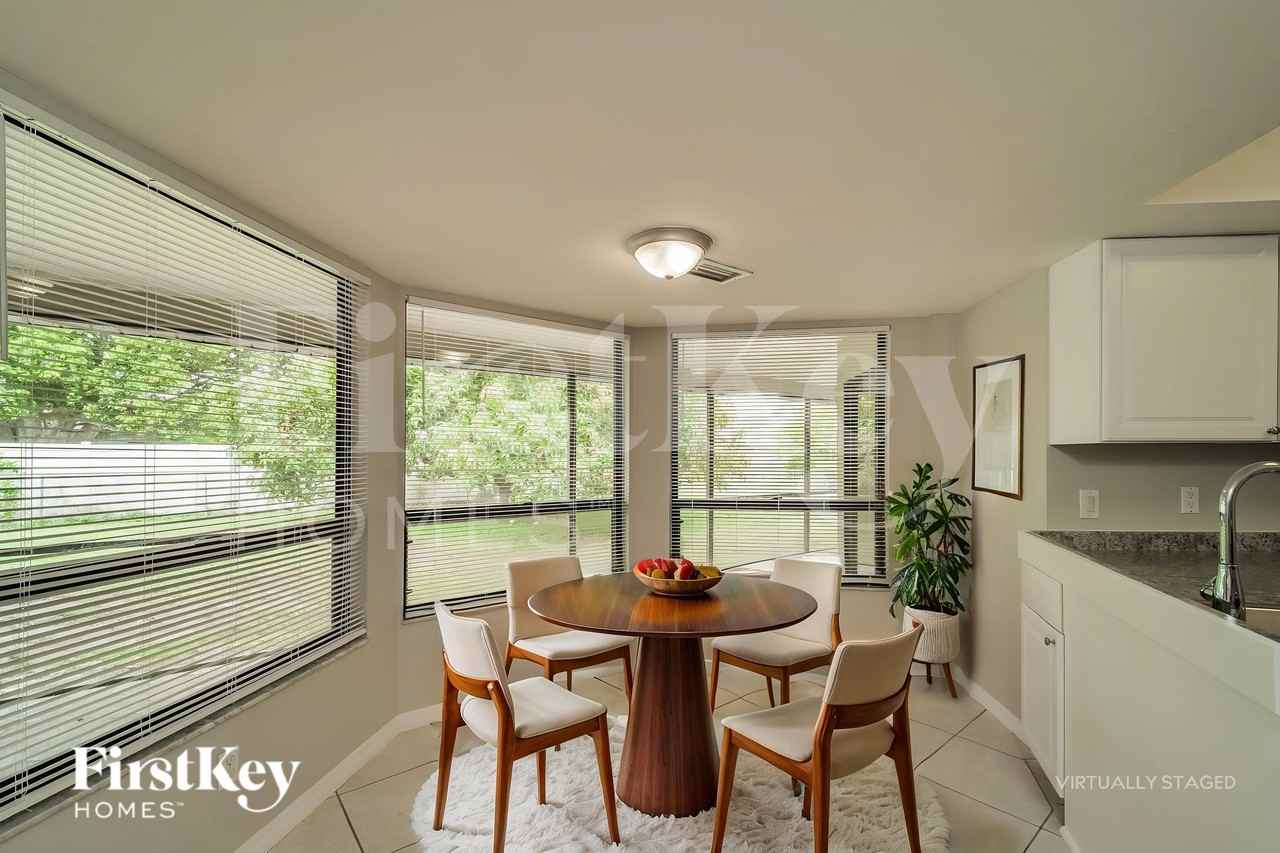 134 Se 1st Ave - Photo 7 of 19