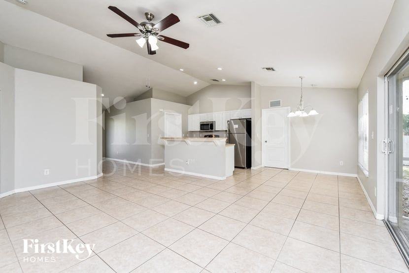 1211 Nw 12th Pl - Photo 4 of 15