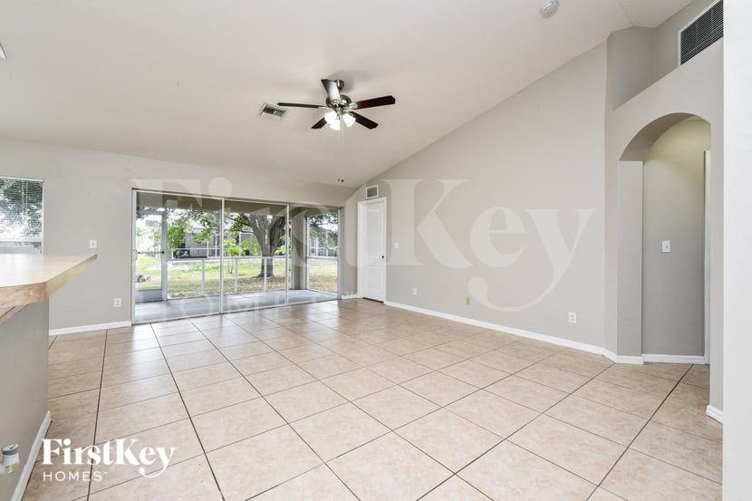 1211 Nw 12th Pl - Photo 5 of 15