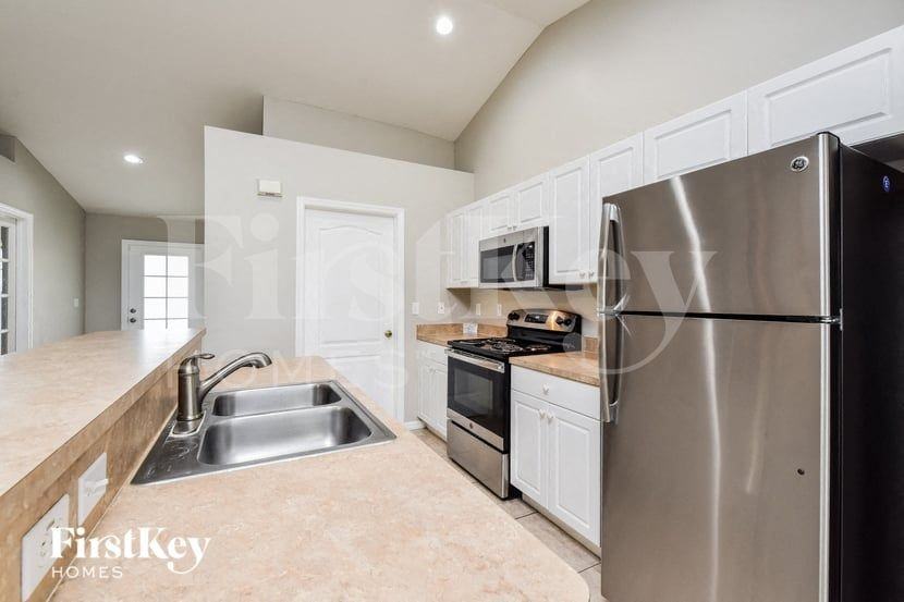 1211 Nw 12th Pl - Photo 6 of 15
