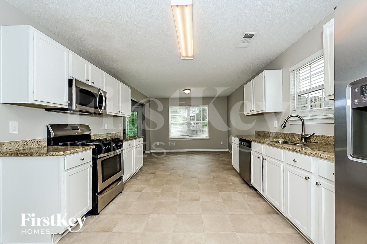 11768 Registry Blvd - Photo 4 of 15