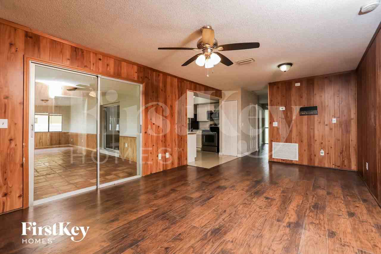 1130 E Normandy Blvd - Photo 4 of 15