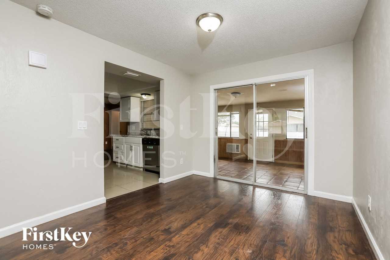 1130 E Normandy Blvd - Photo 5 of 15