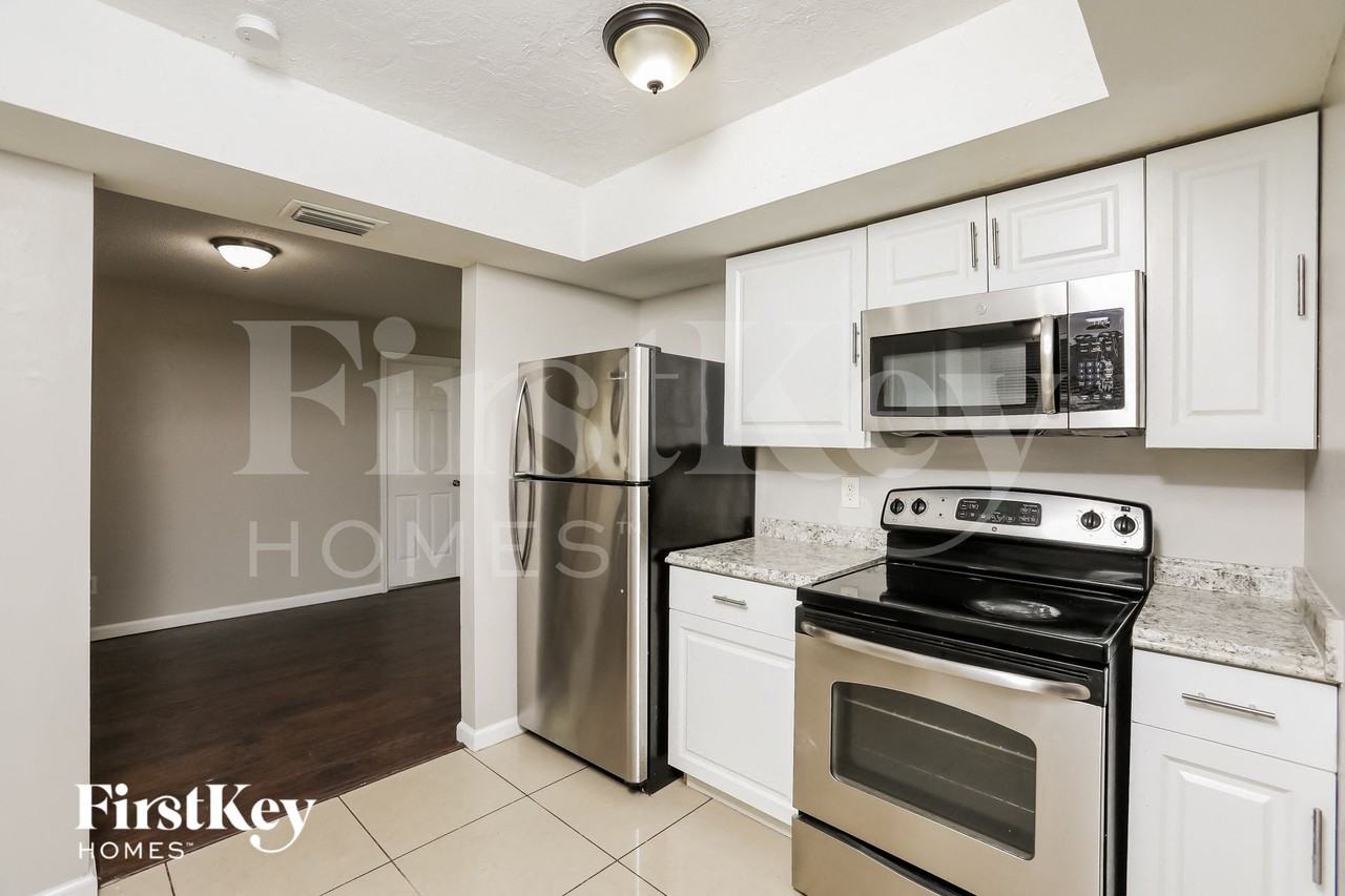 1130 E Normandy Blvd - Photo 6 of 15