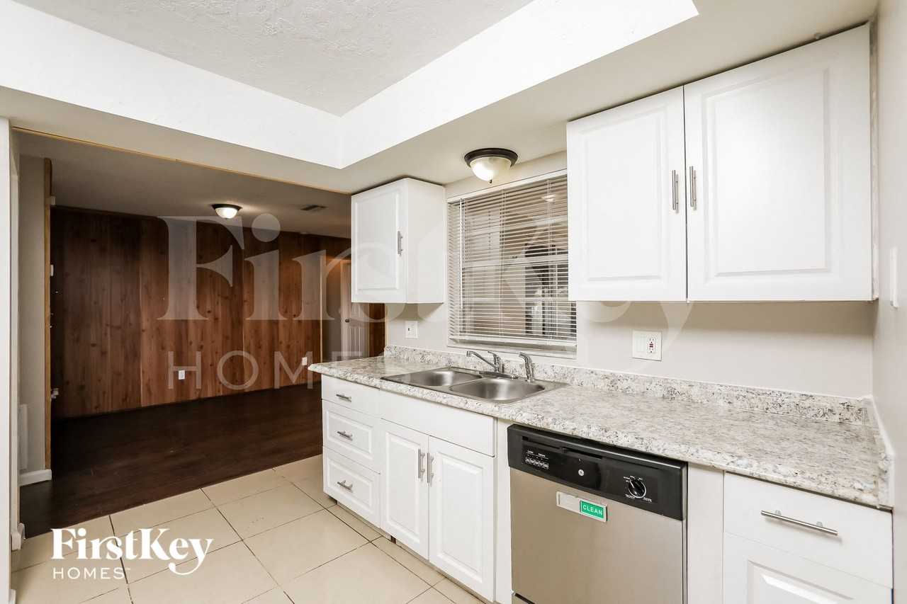 1130 E Normandy Blvd - Photo 7 of 15