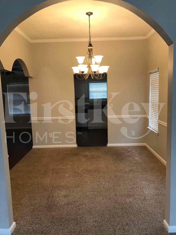 1115 Ivey Ln - Photo 3 of 16