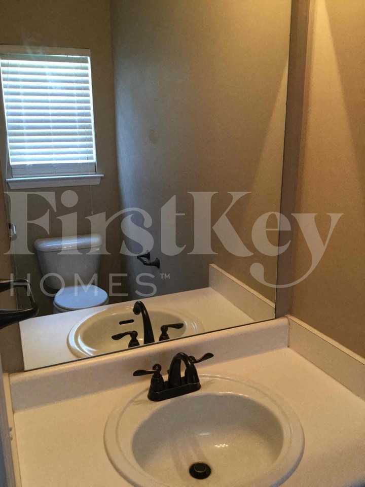 1115 Ivey Ln - Photo 6 of 16