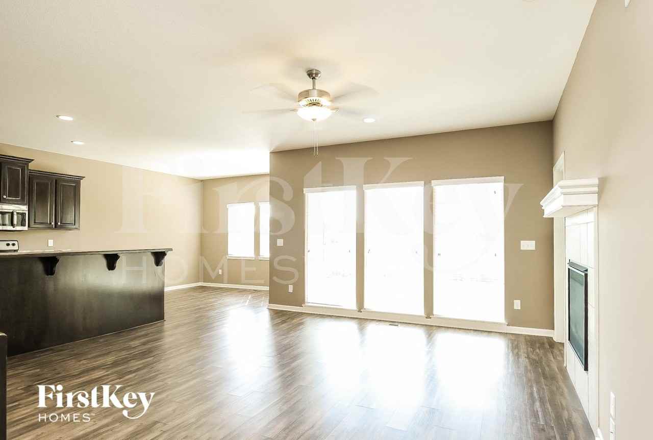 11105 Highview Rd - Photo 2 of 14