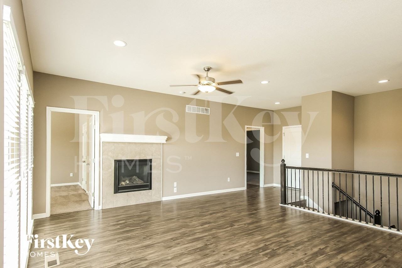 11105 Highview Rd - Photo 3 of 14