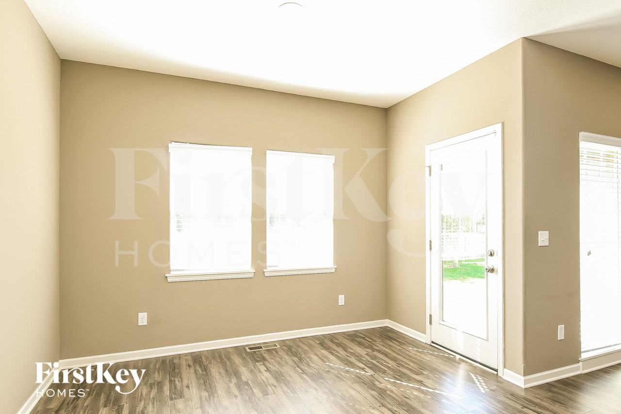 11105 Highview Rd - Photo 4 of 14