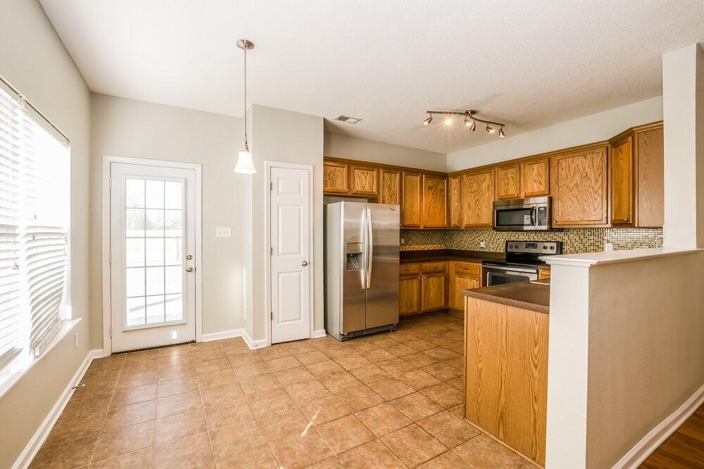 9934 White Poplar Dr - Photo 4 of 16