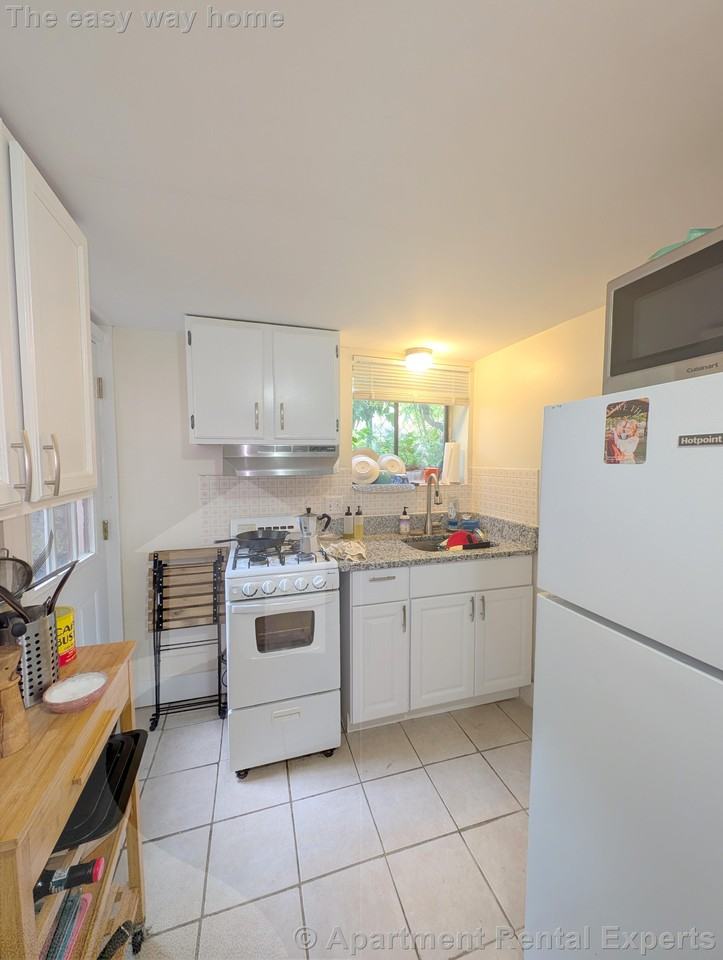 19 Cameron Ave #B - Photo 5 of 10