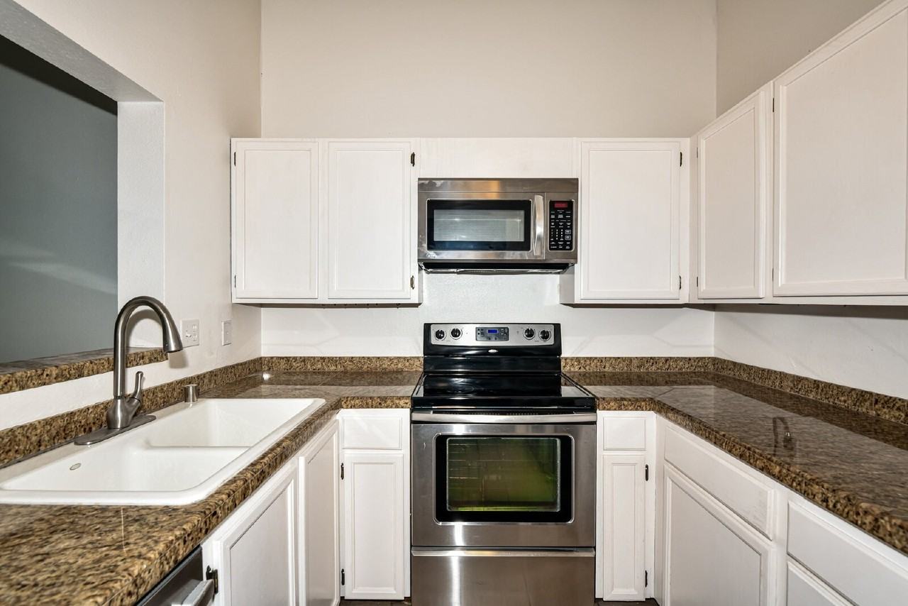 12721 Ne 129th Ct #305 - Photo 6 of 15
