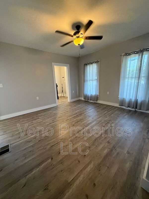 81 Bath St - Photo 5 of 19