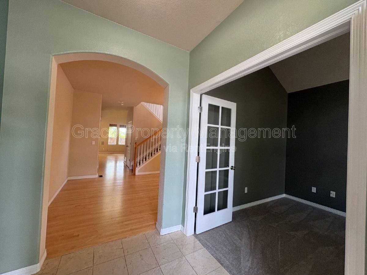1730 S Poplar St - Photo 2 of 10