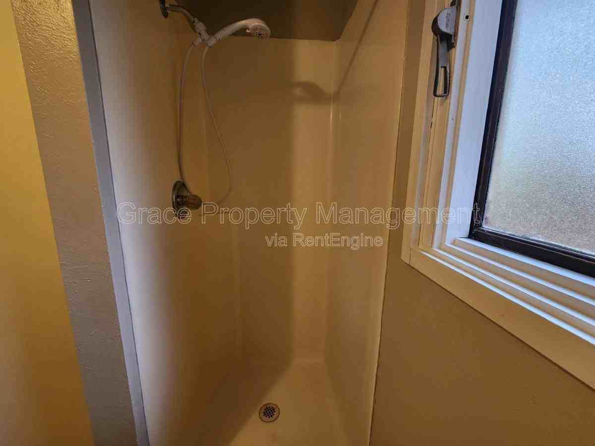492 S Dover Ave - Photo 3 of 10
