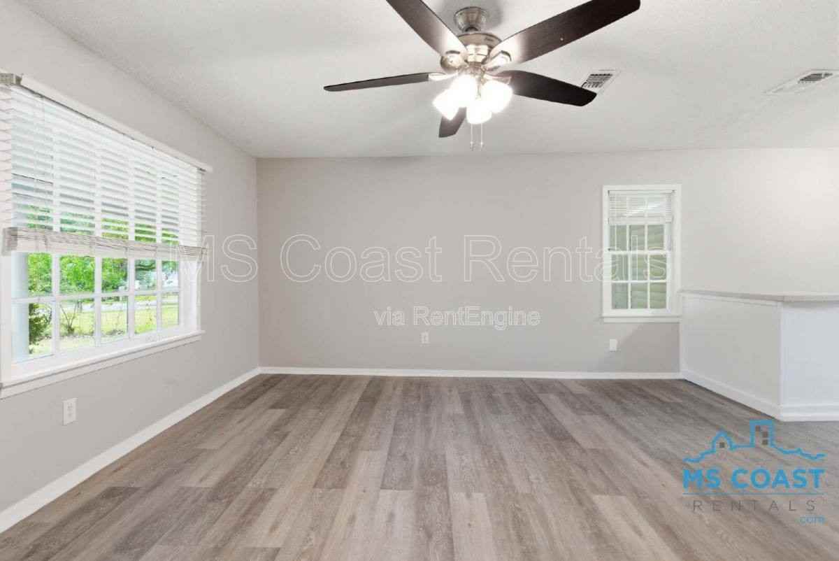 12237 Vada Dr - Photo 3 of 10