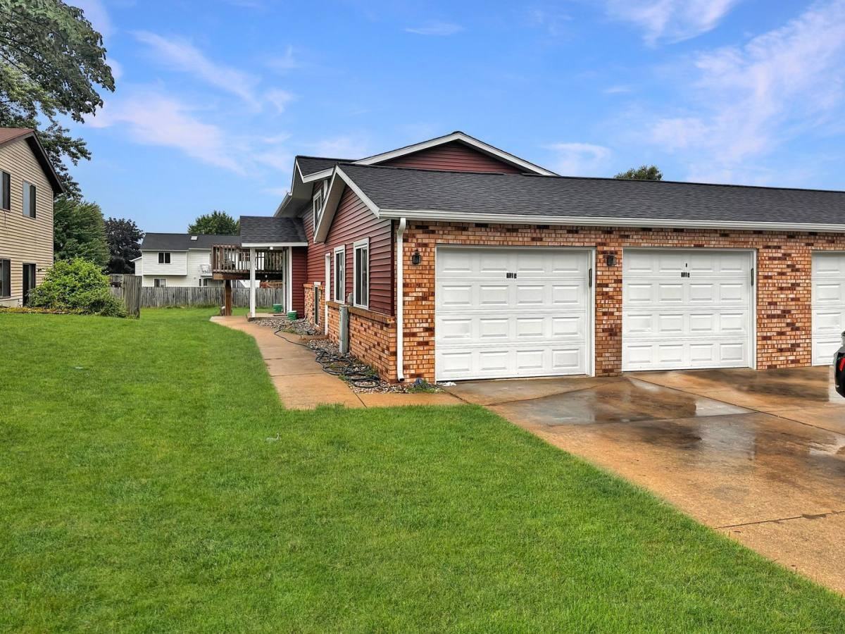 4613 Stauffer Ave Se - Photo 2 of 8
