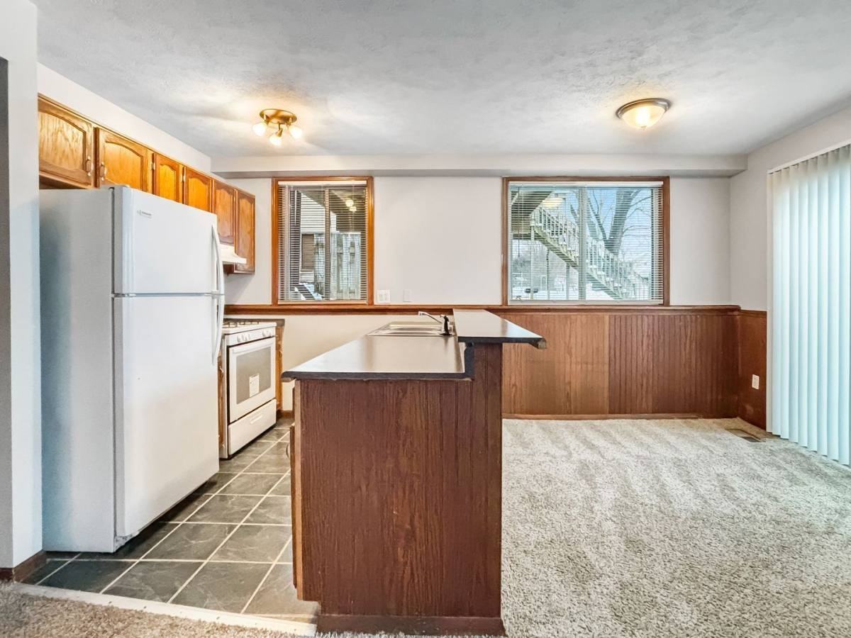 4613 Stauffer Ave Se - Photo 3 of 8