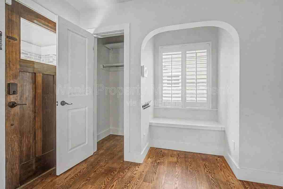 2514 Clermont St - Photo 3 of 10