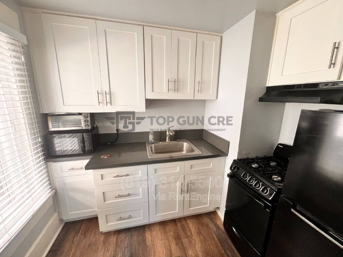 134 W Hawthorn St #17 - Photo 3 of 7