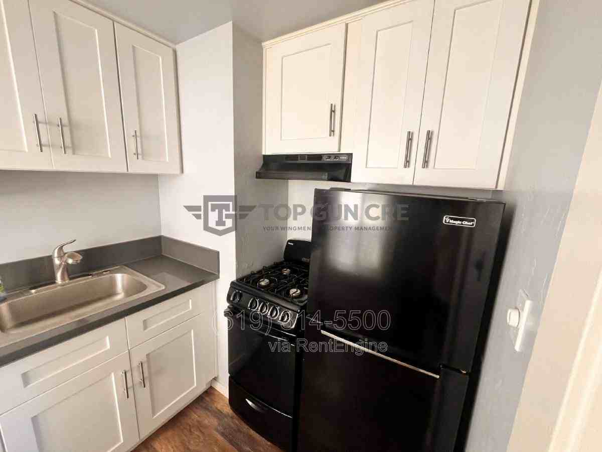 134 W Hawthorn St #17 - Photo 4 of 7