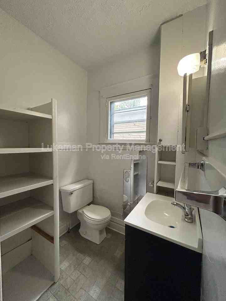 415 Davis St #2 - Photo 3 of 5