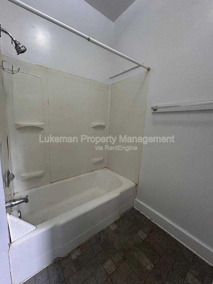 415 Davis St #2 - Photo 4 of 5