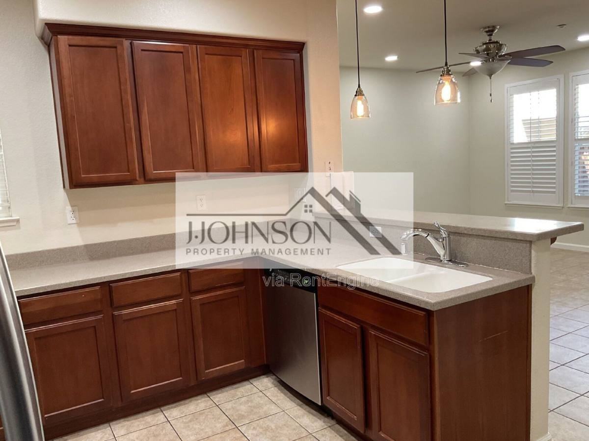 26 S Hidalgo St - Photo 2 of 10