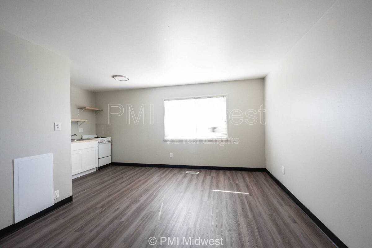 4985 N Franklin Rd #1 - Photo 2 of 9