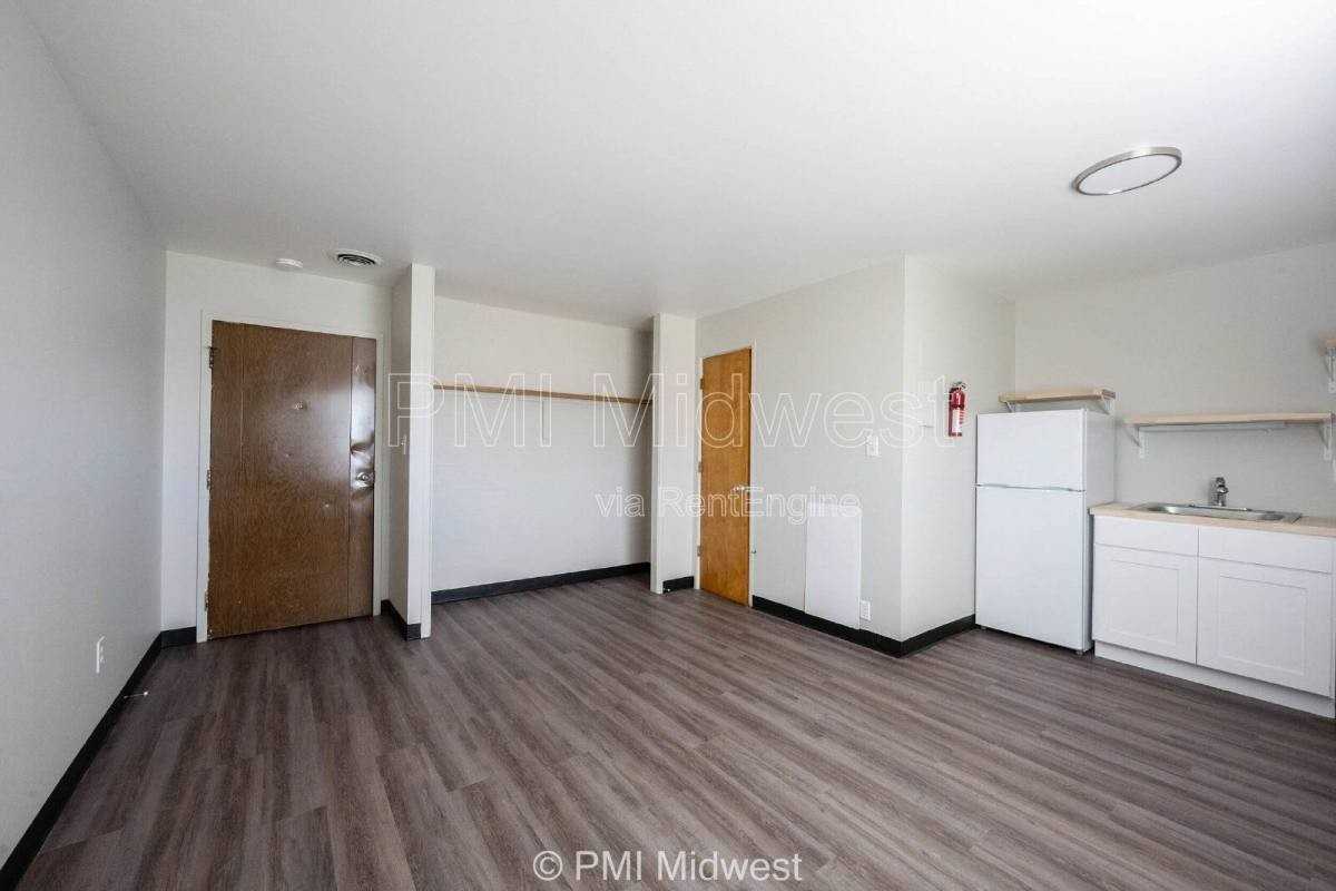 4985 N Franklin Rd #1 - Photo 5 of 9