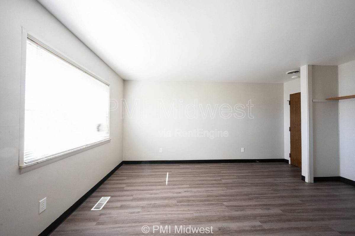 4985 N Franklin Rd #1 - Photo 7 of 9