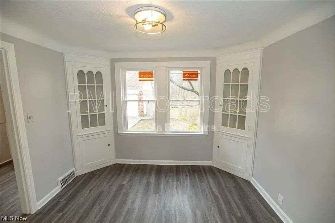5194 Homewood Ave - Photo 2 of 10