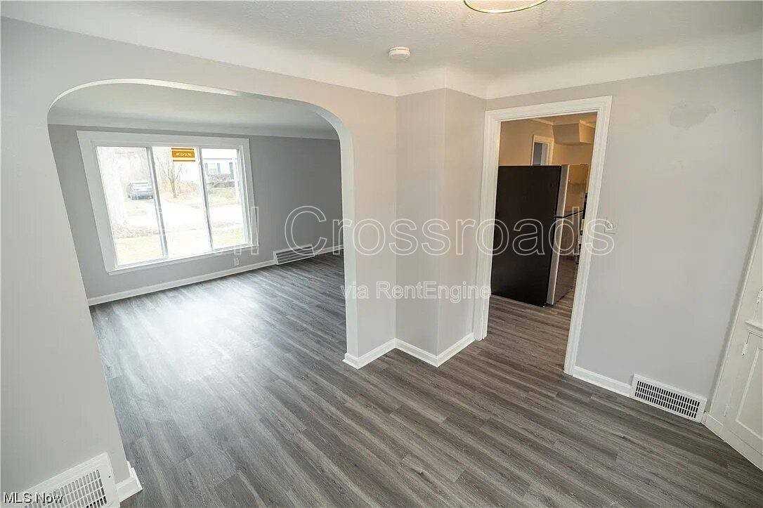 5194 Homewood Ave - Photo 3 of 10