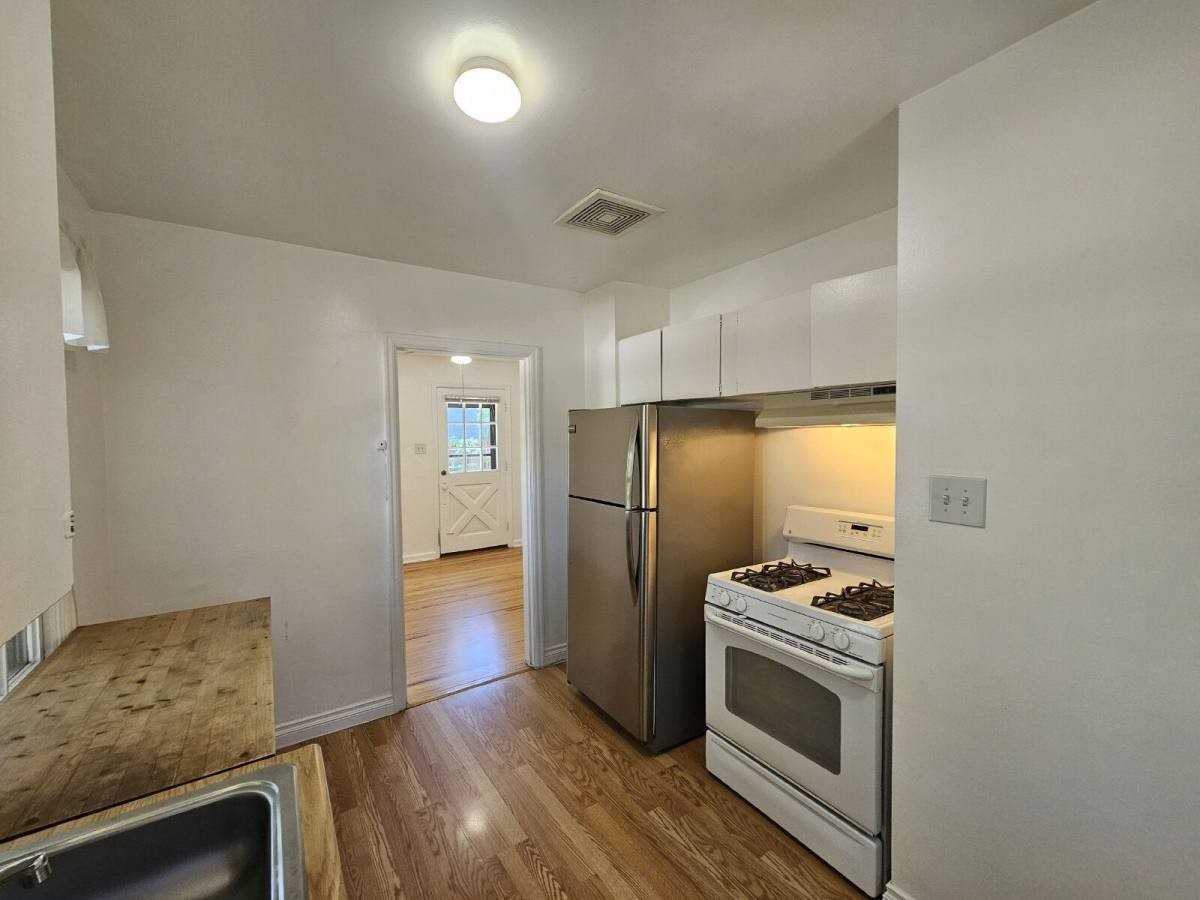 2131 S Grant St - Photo 4 of 10