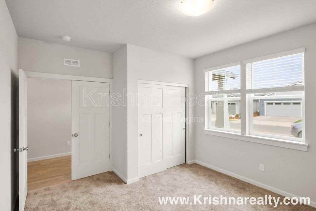 1115 Se 32nd Ave - Photo 4 of 10
