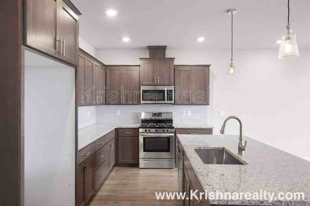 1115 Se 32nd Ave - Photo 5 of 10