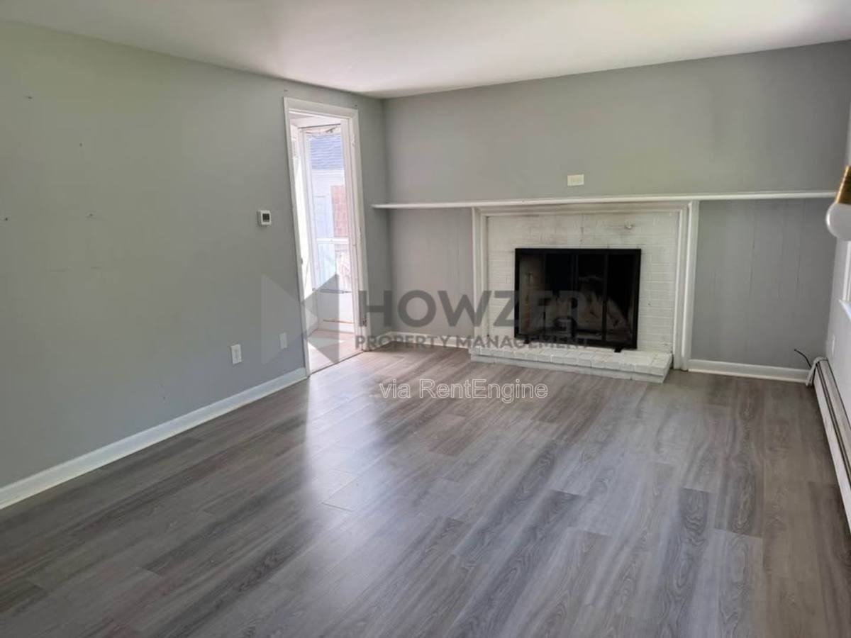 14 Ellis Dr - Photo 2 of 10